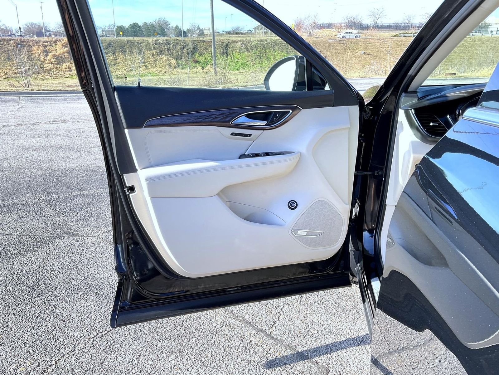 Used 2023 Black Buick Avenir image 9