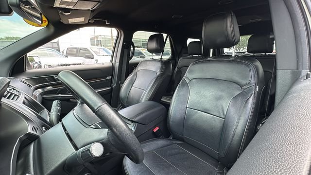 Used 2018 White Ford Limited image 19