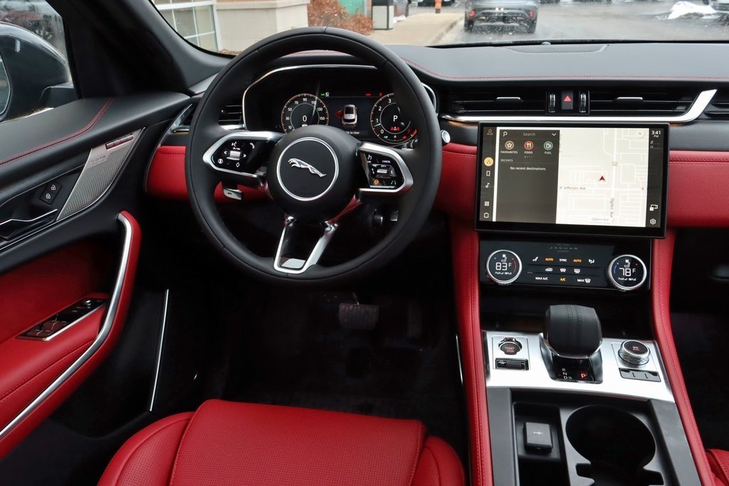 2025 JAGUAR F-PACE - Image 15
