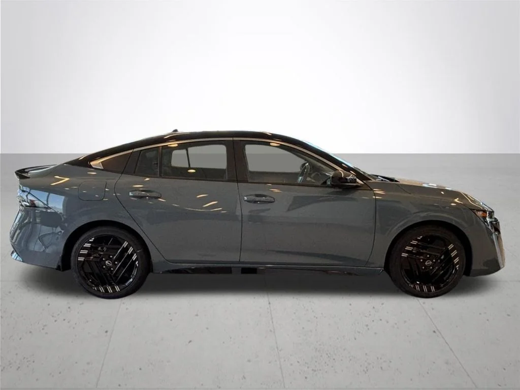 New 2026 Atlantic Gray Metallic / Super Black Two-tone Nissan SR image 6