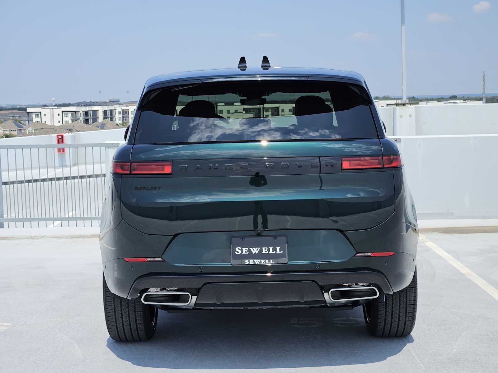 New 2027 British Racing Green LAND ROVER Dynamic SE P400 image 6