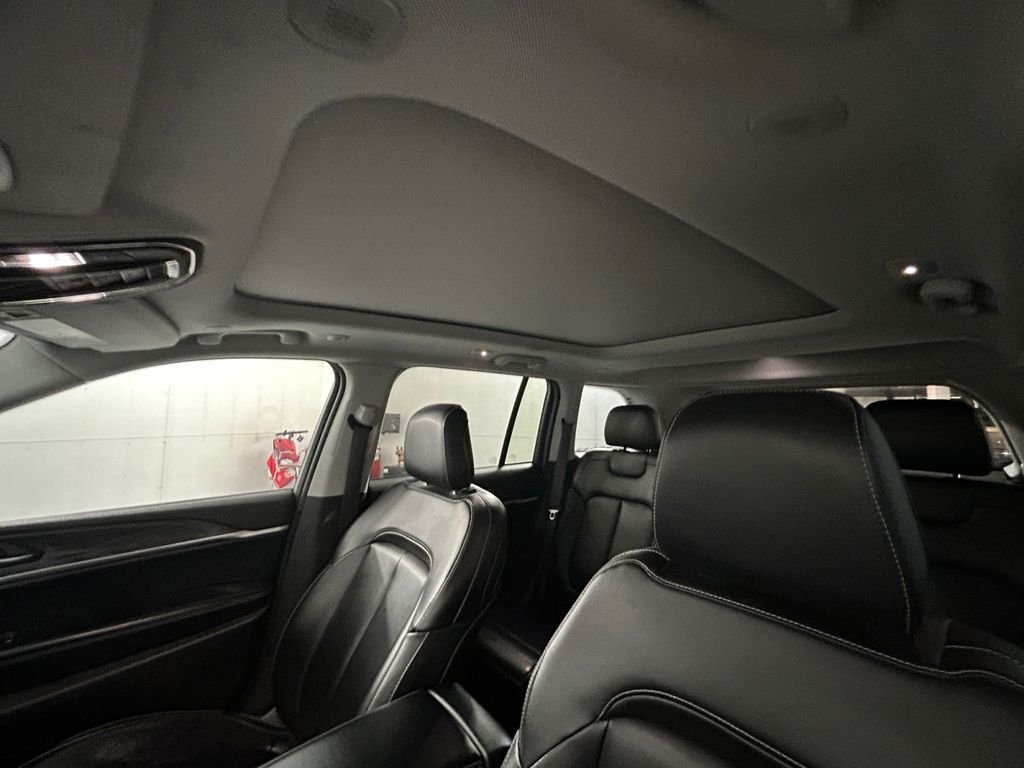 Used 2023 Silver Jeep Limited image 25