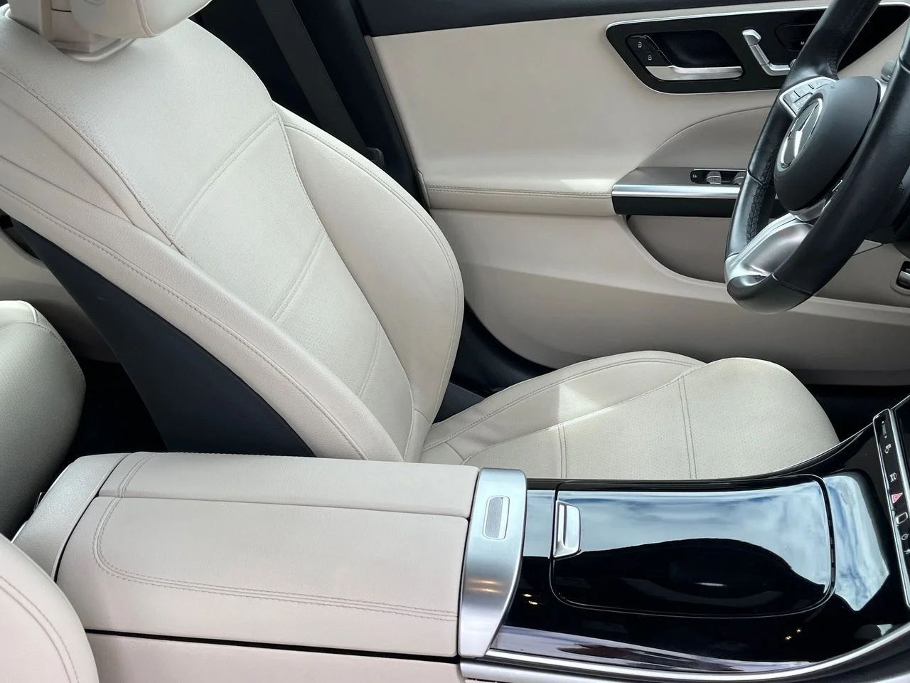 Used 2025  Mercedes-Benz C 300 image 10