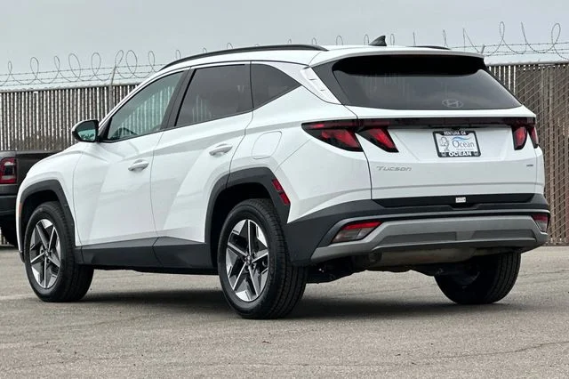 Used 2025 White Pearl Hyundai SEL image 6