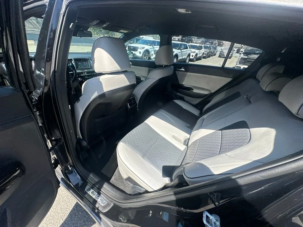Used 2019 Red Kia EX image 21