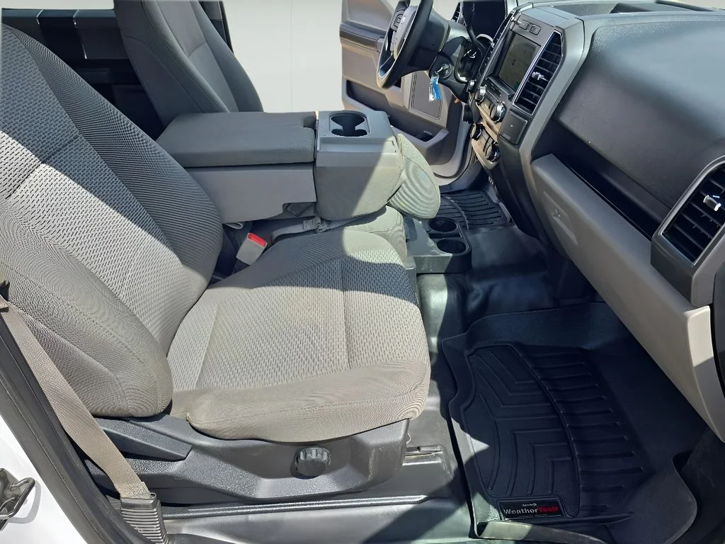 Used 2019 White Ford  image 35