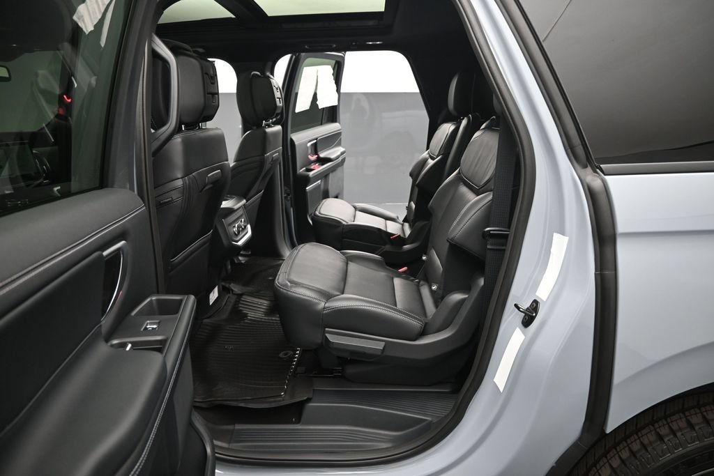 New 2026 Glacier Gray Metallic Tri-Coat Ford Platinum image 19