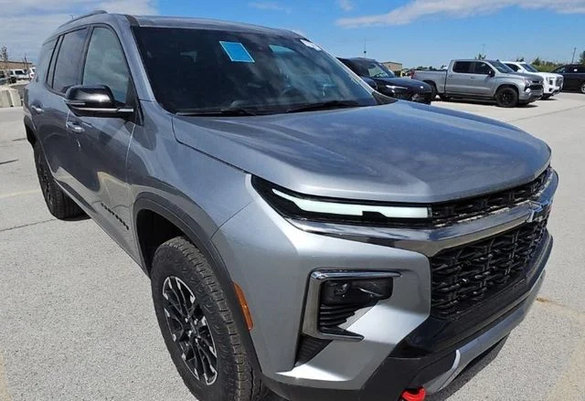 Used 2024 Gray Chevrolet Z71 image 2