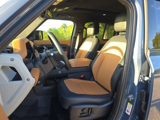 Used 2024 Blue Land Rover X-Dynamic SE image 15