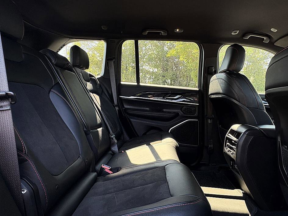 Used 2022 Bright White Clearcoat Jeep Trailhawk image 12