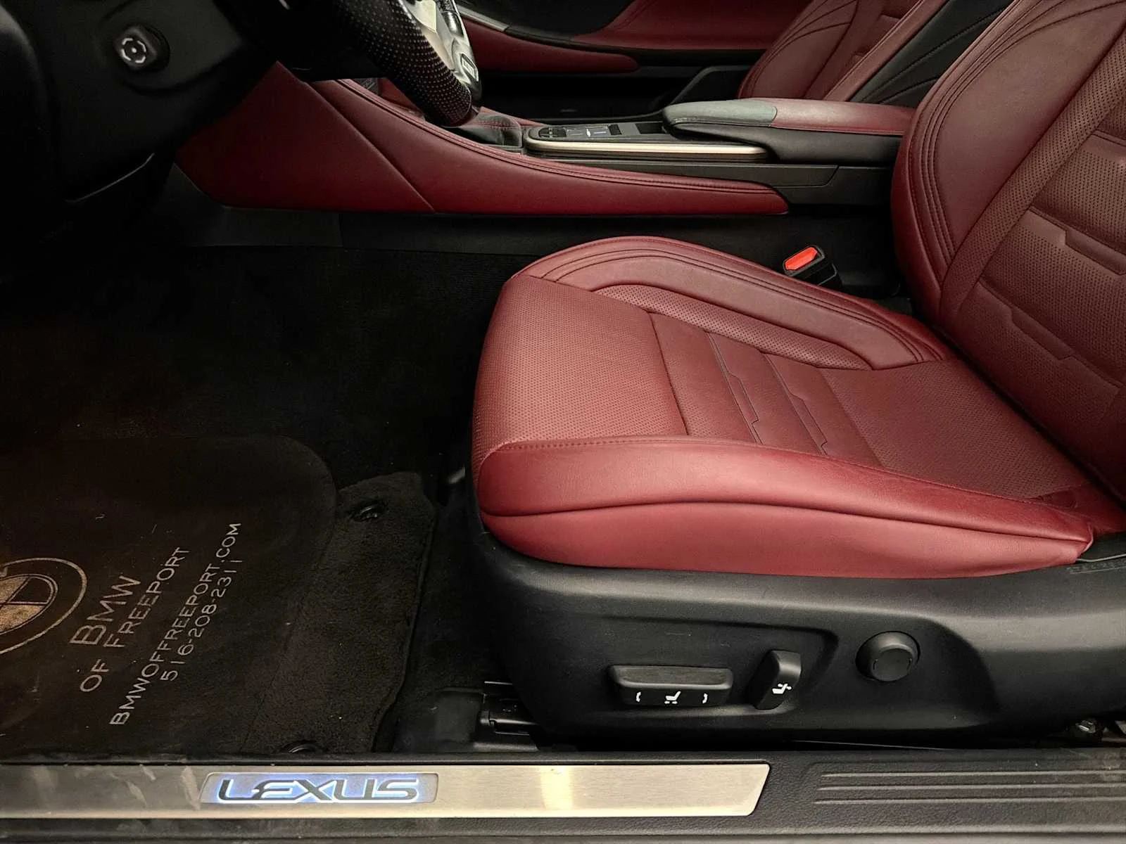 Used 2017 Ultra White Lexus  image 10
