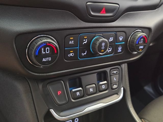 Used 2021 Black GMC SLE image 22