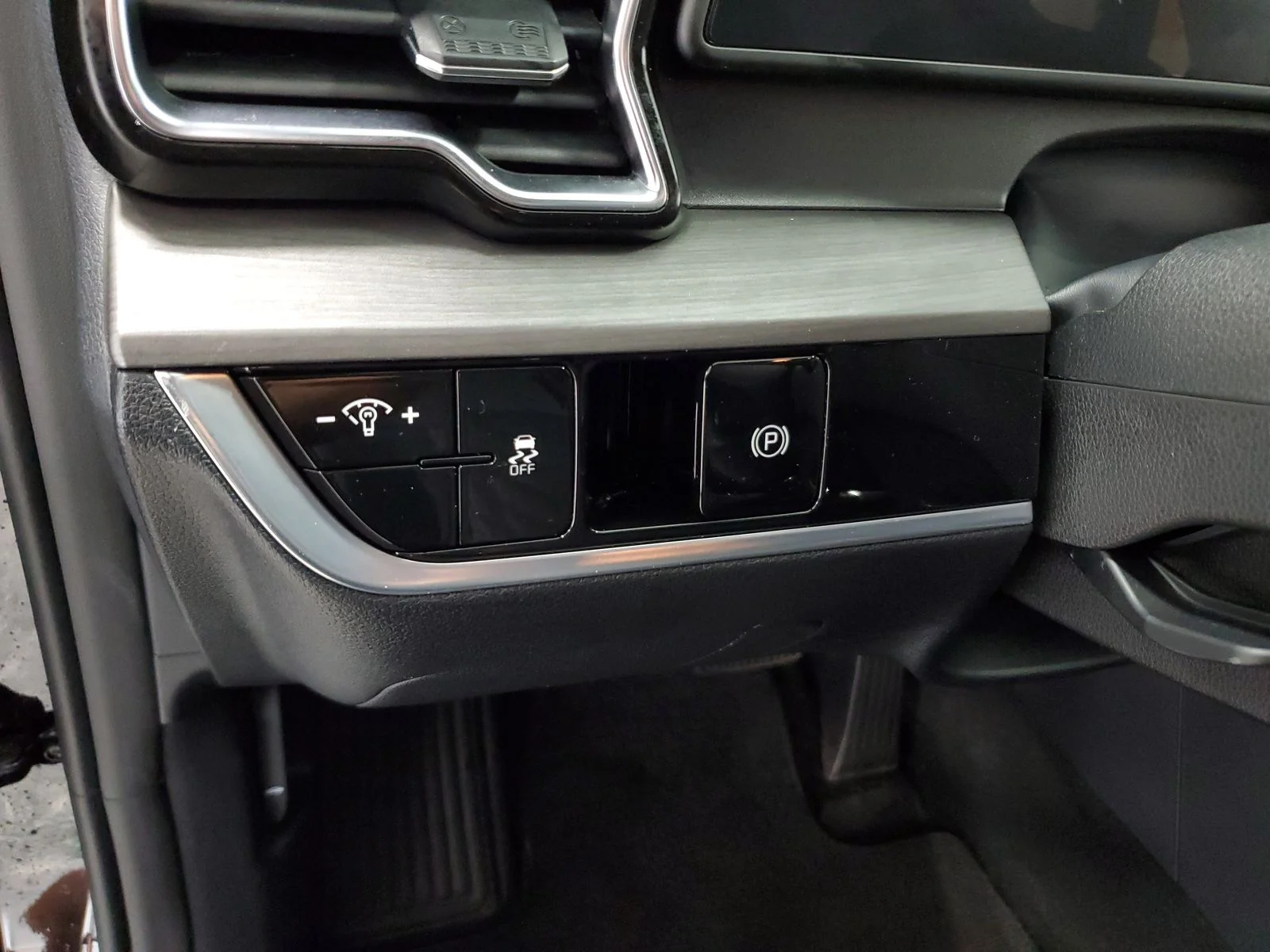 Certified Used 2024 Black Kia X-Line image 16