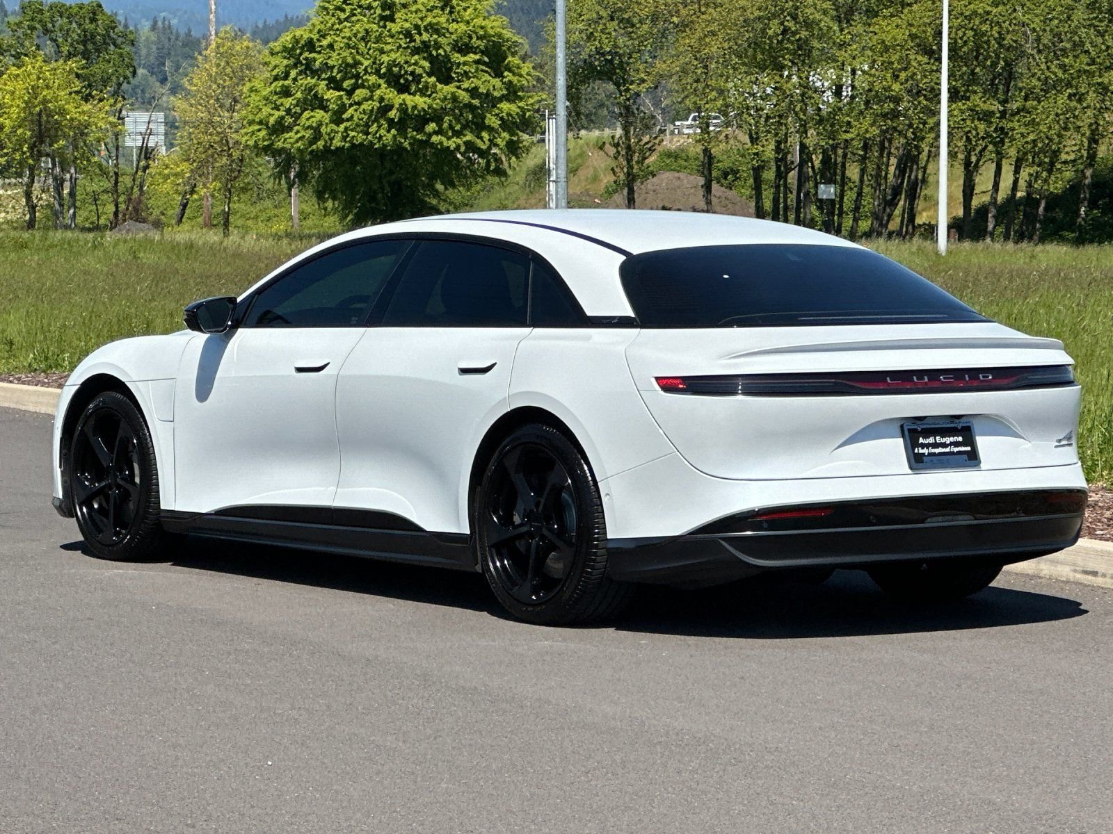 Used 2025  Lucid Touring image 5