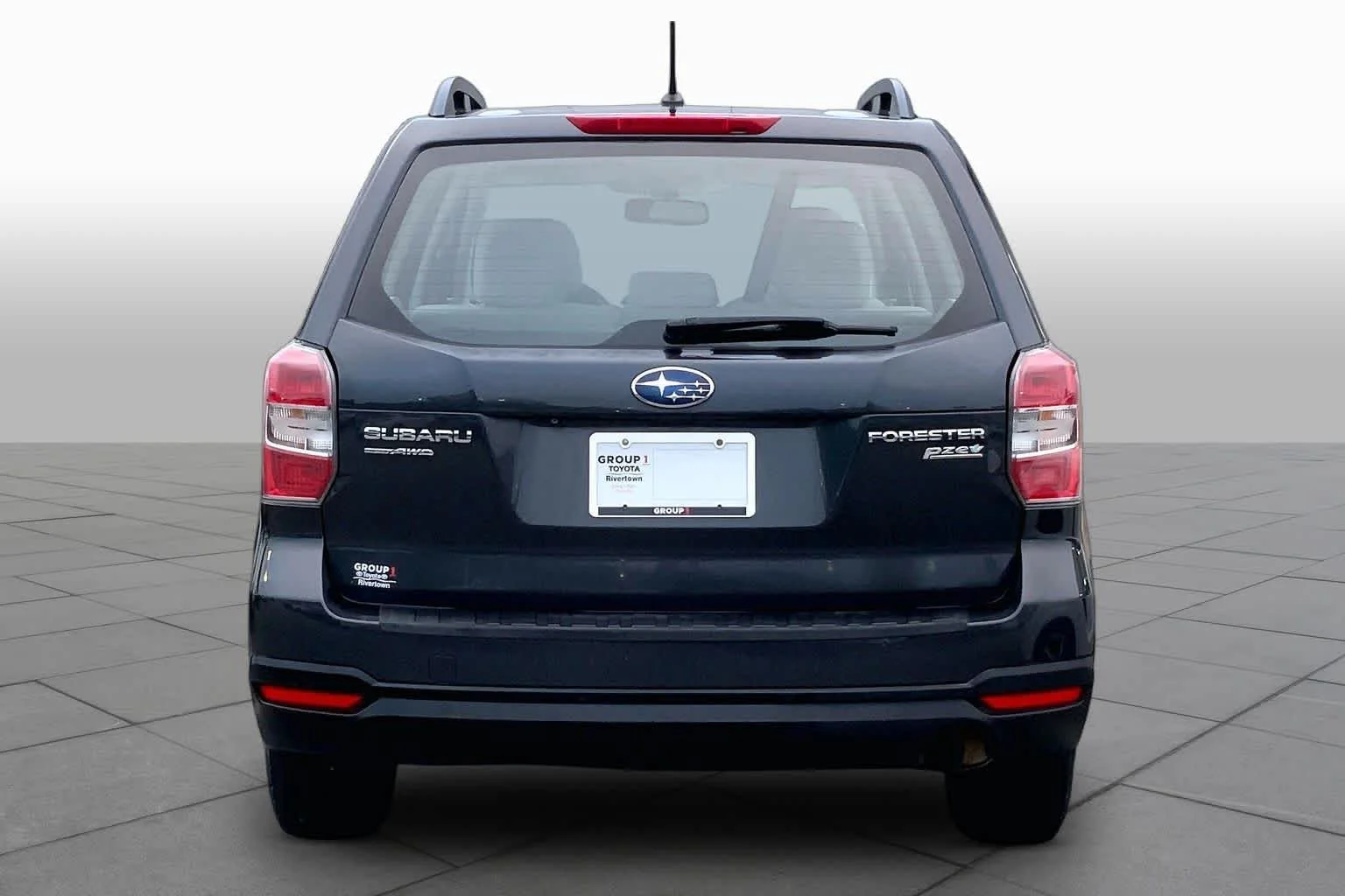 Used 2015 Dark Gray Metallic Subaru 2.5i image 5