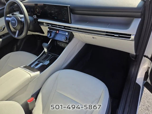 Used 2025 White Hyundai SEL image 18