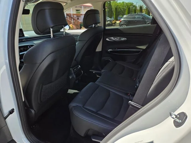 Used 2025 White Genesis 2.5T image 11