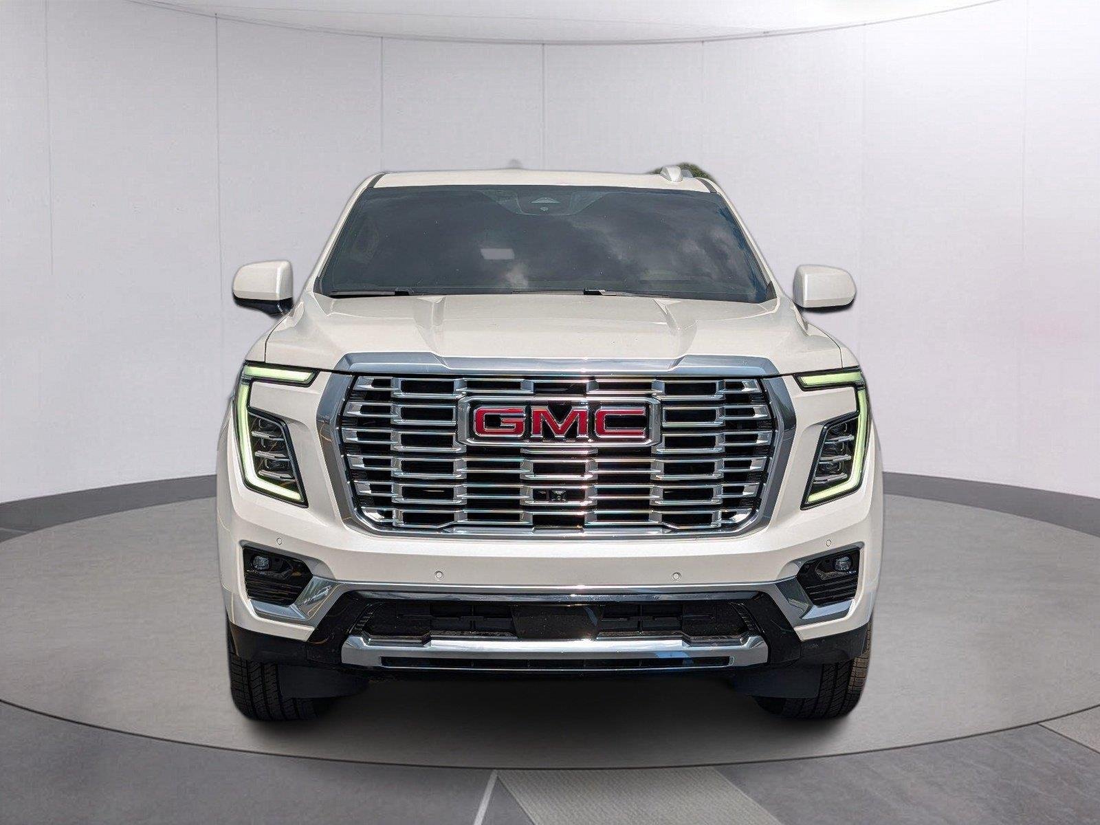 Used 2025 White Frost Tricoat GMC Denali image 8