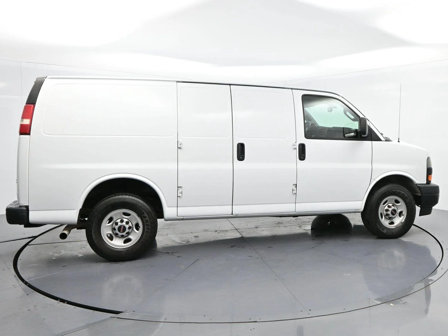 Used 2018 Summit White GMC 2500 image 8