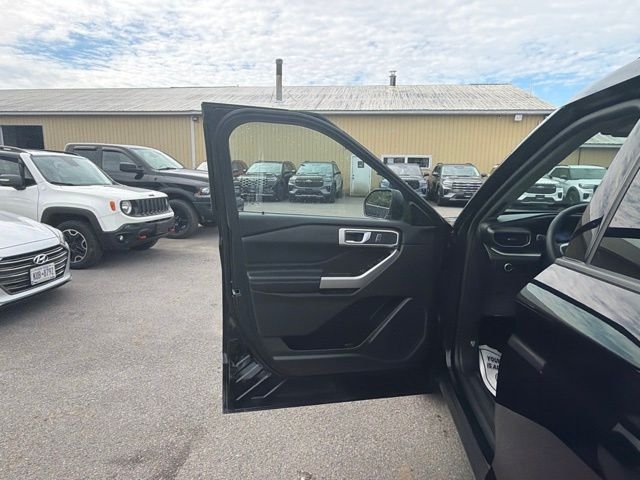 Used 2023 Black Ford XLT image 11
