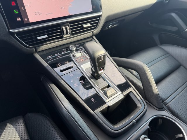 Used 2022 Black Porsche Platinum Edition image 25