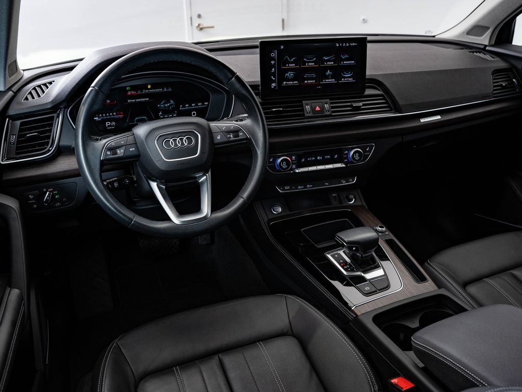 Used 2023 Daytona Gray Pearl Audi 45 S line Premium image 4