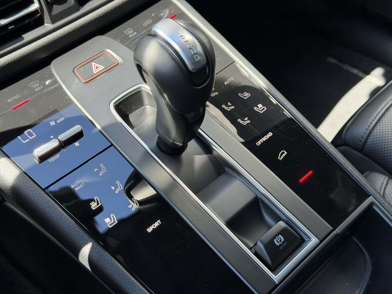 2026 Porsche Macan - Photo 25