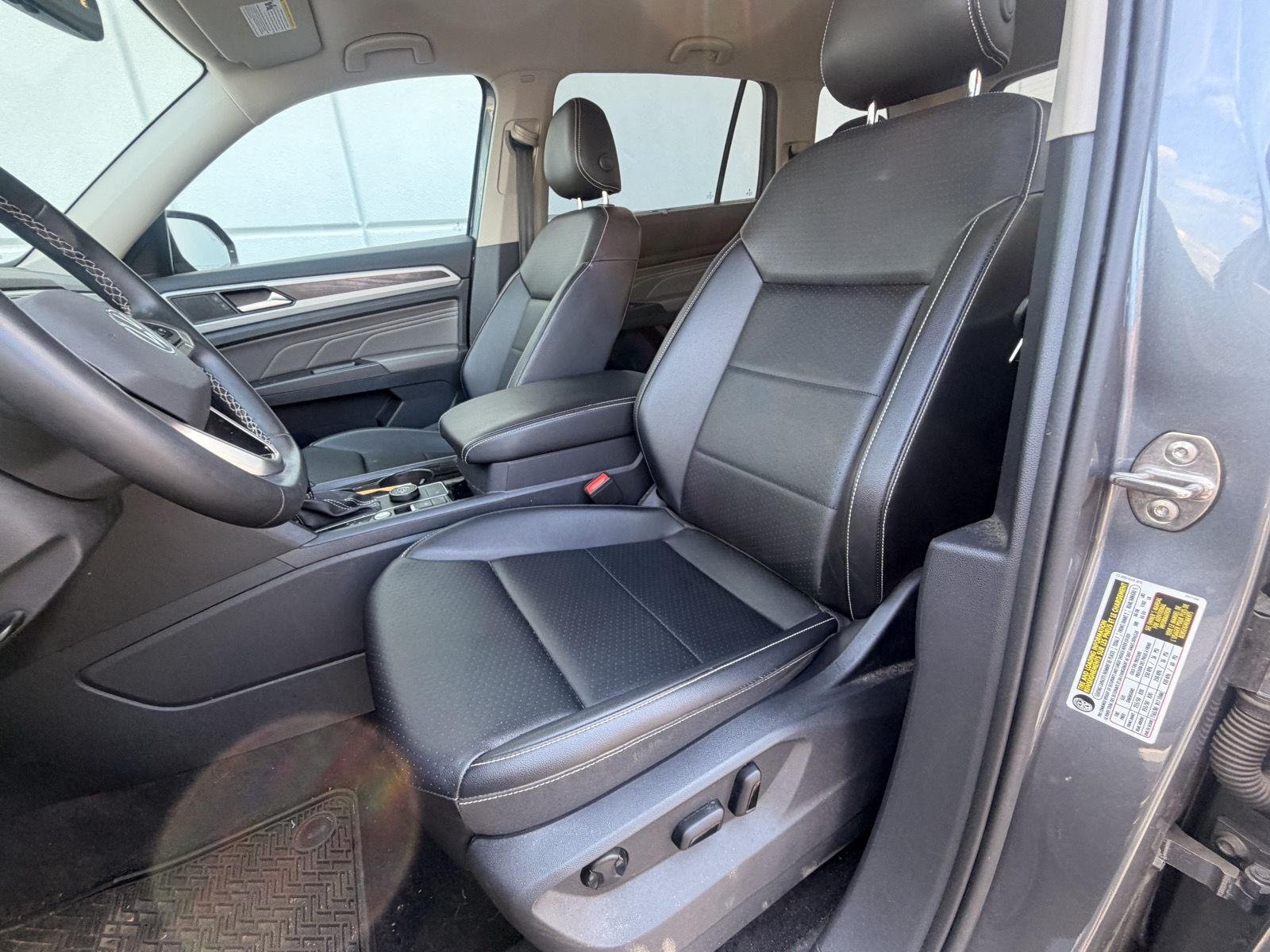 Used 2022 Platinum Gray Metallic Volkswagen 3.6L V6 SE w/Technology image 4