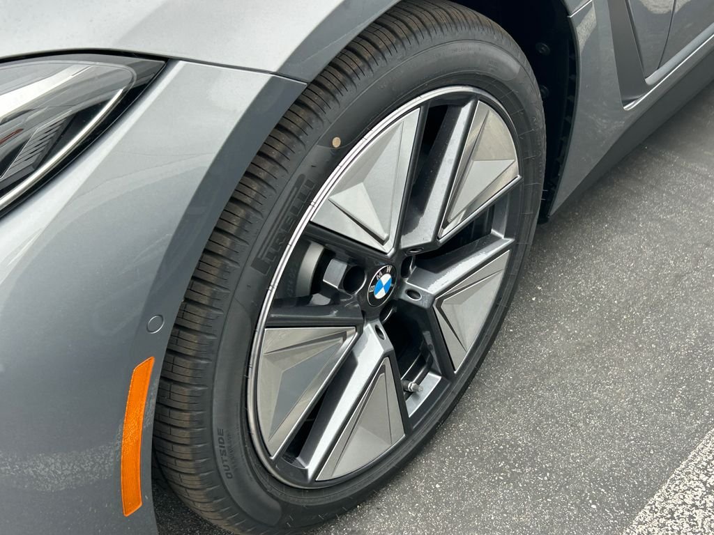 New 2026 Skyscraper Grey Metallic BMW eDrive40 image 3