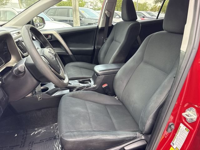 2015 Toyota RAV4 LE - Photo 11
