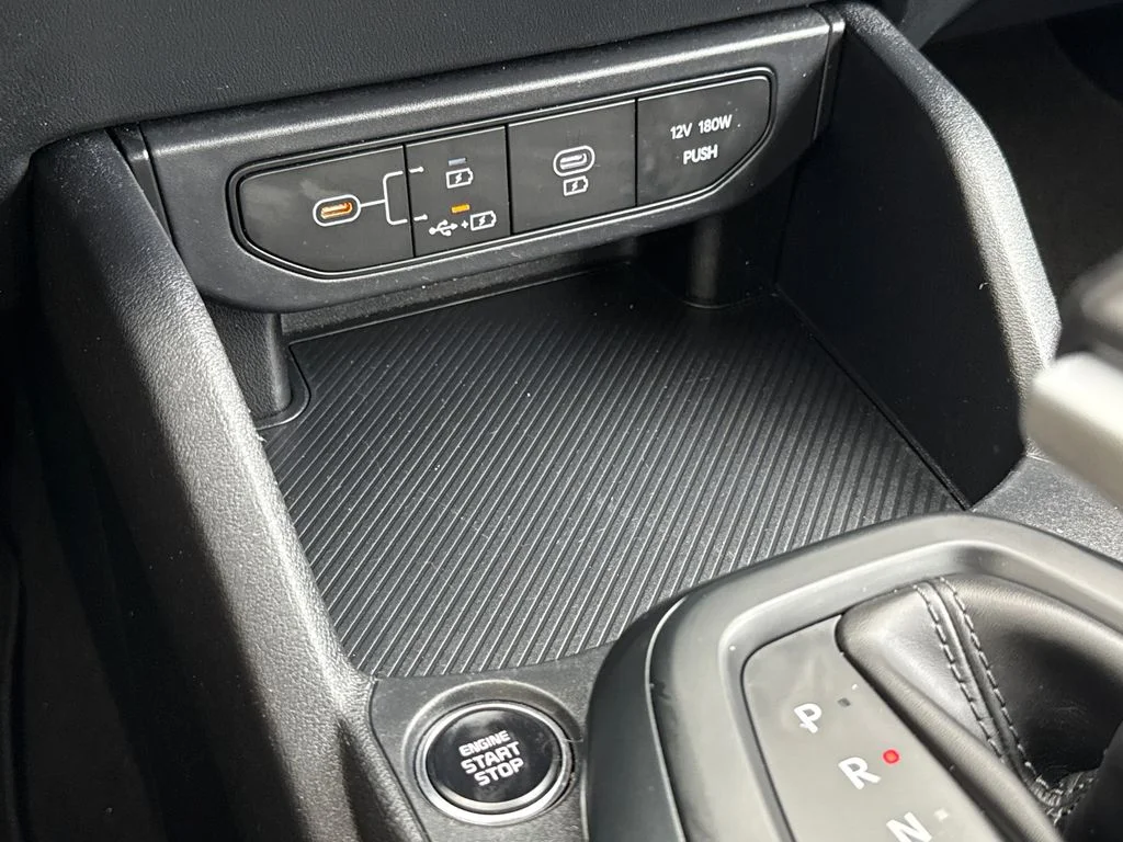 Used 2025 White Kia LXS image 25