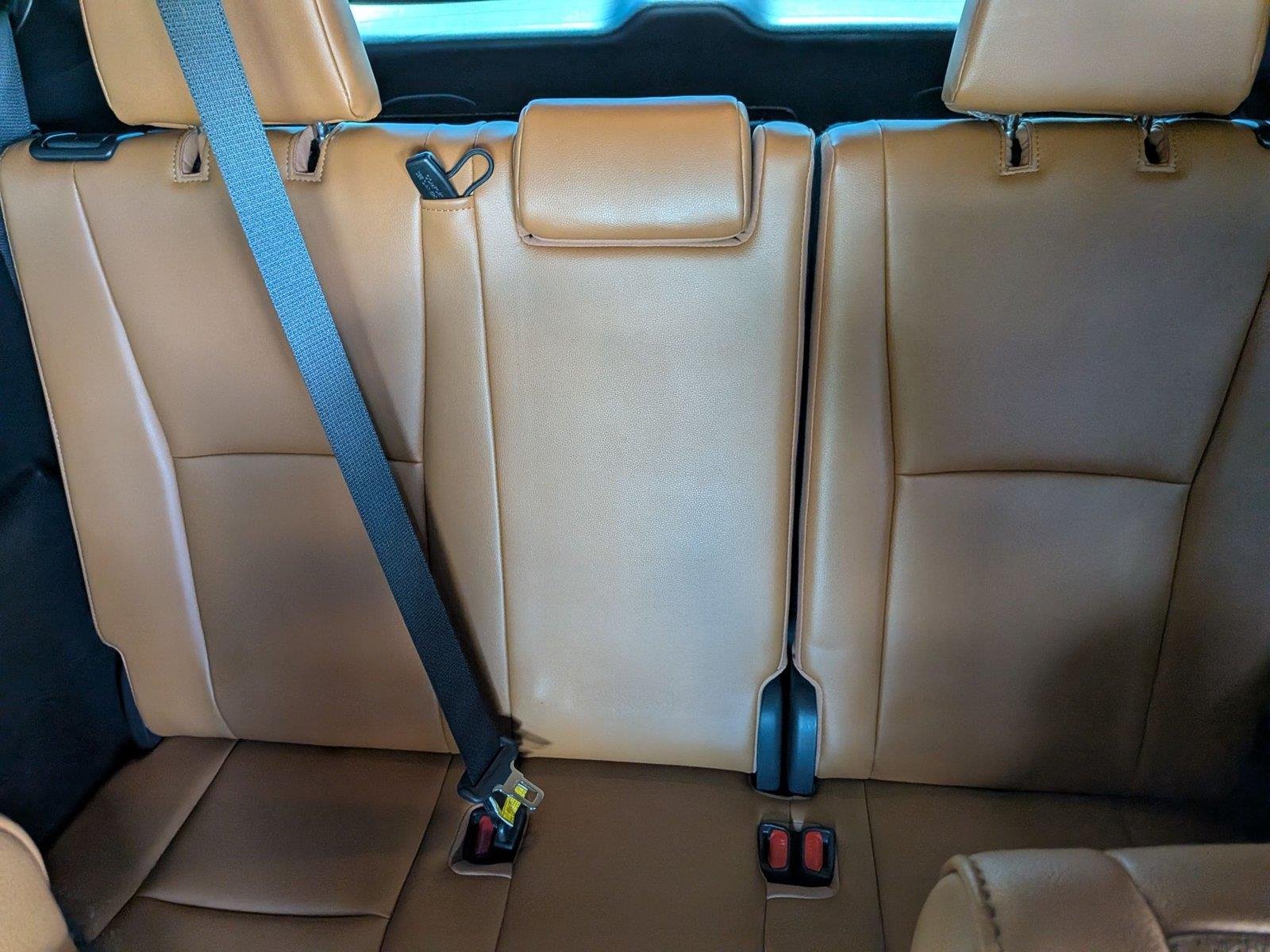 Used 2022 Wind Chill Pearl Toyota Platinum image 32