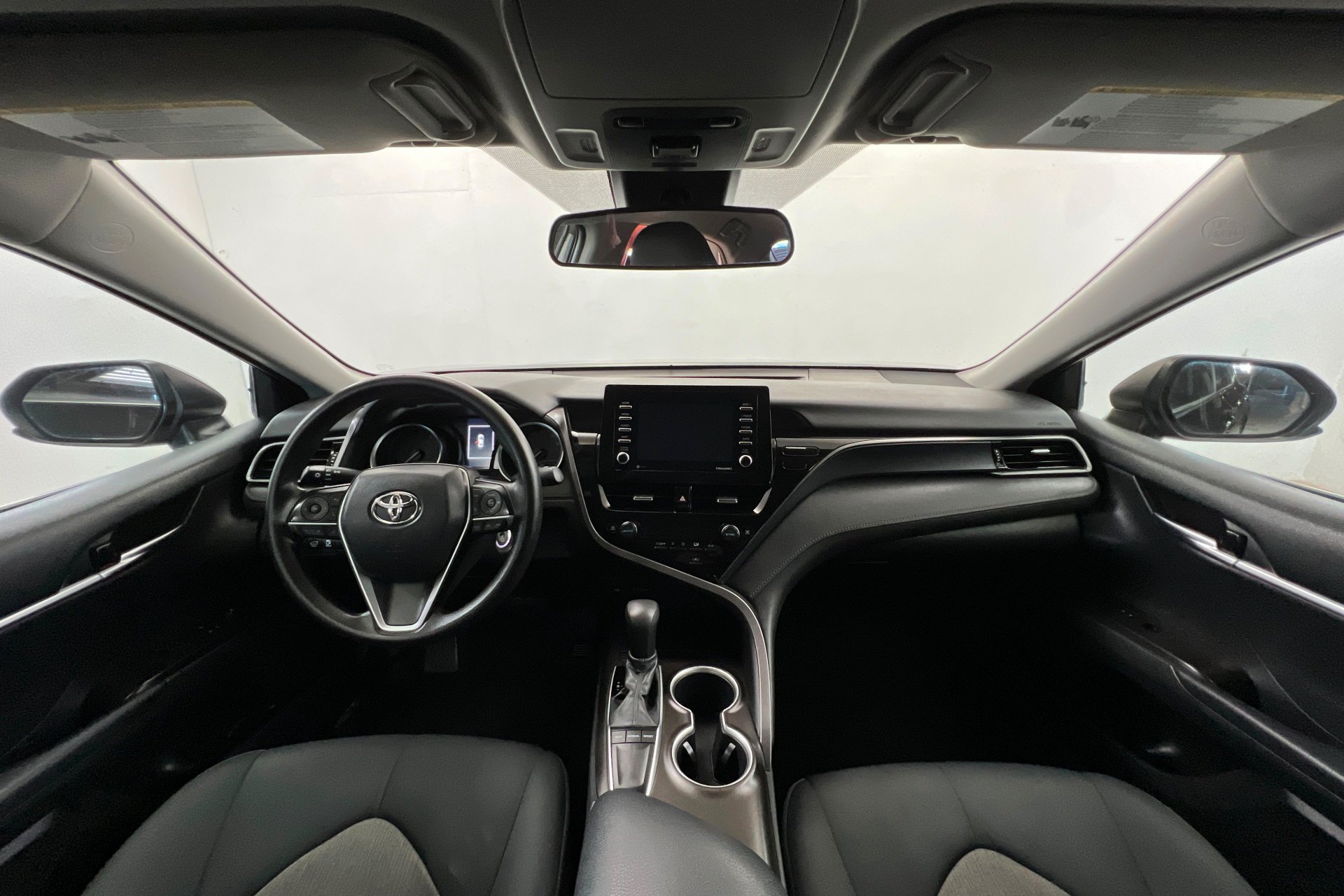 2022 Toyota Camry LE - Photo 10