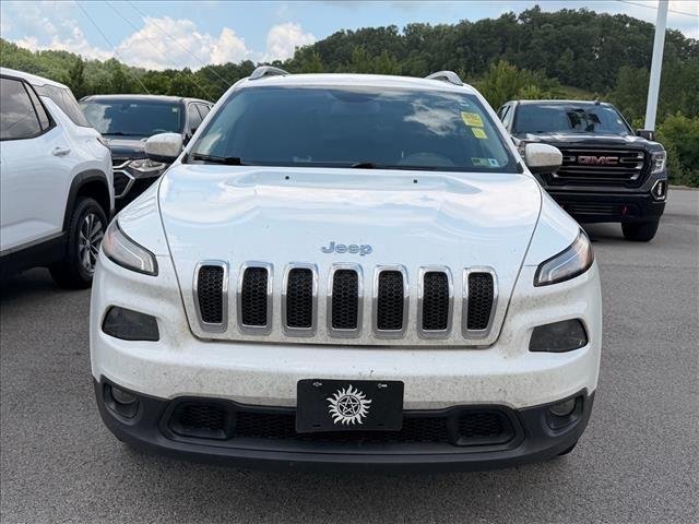 Used 2018 Bright White Clearcoat Jeep Latitude image 4