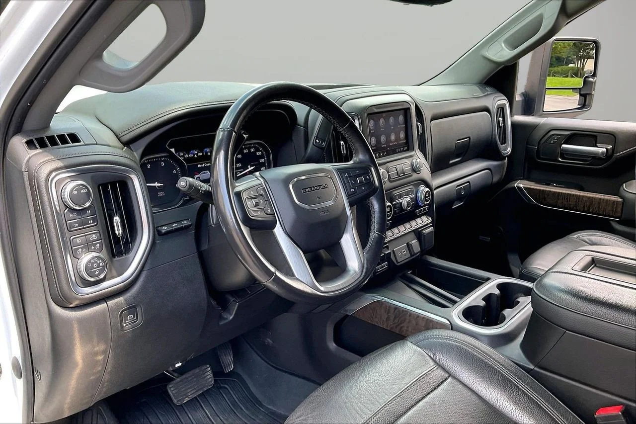 Used 2021 White GMC Denali image 20