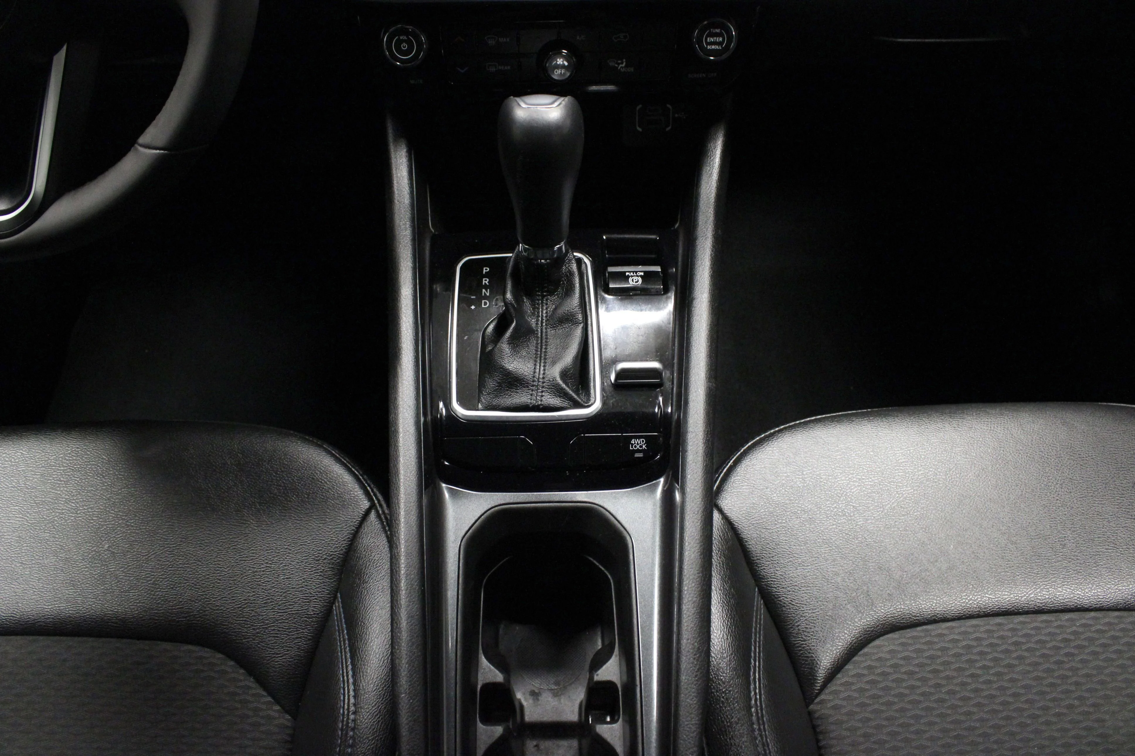 Used 2024 Sting-Gray Clearcoat Jeep Latitude image 19