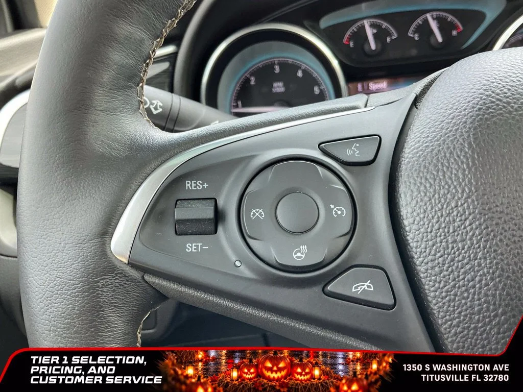 Used 2018 SUMMIT WHITE Buick Essence image 29