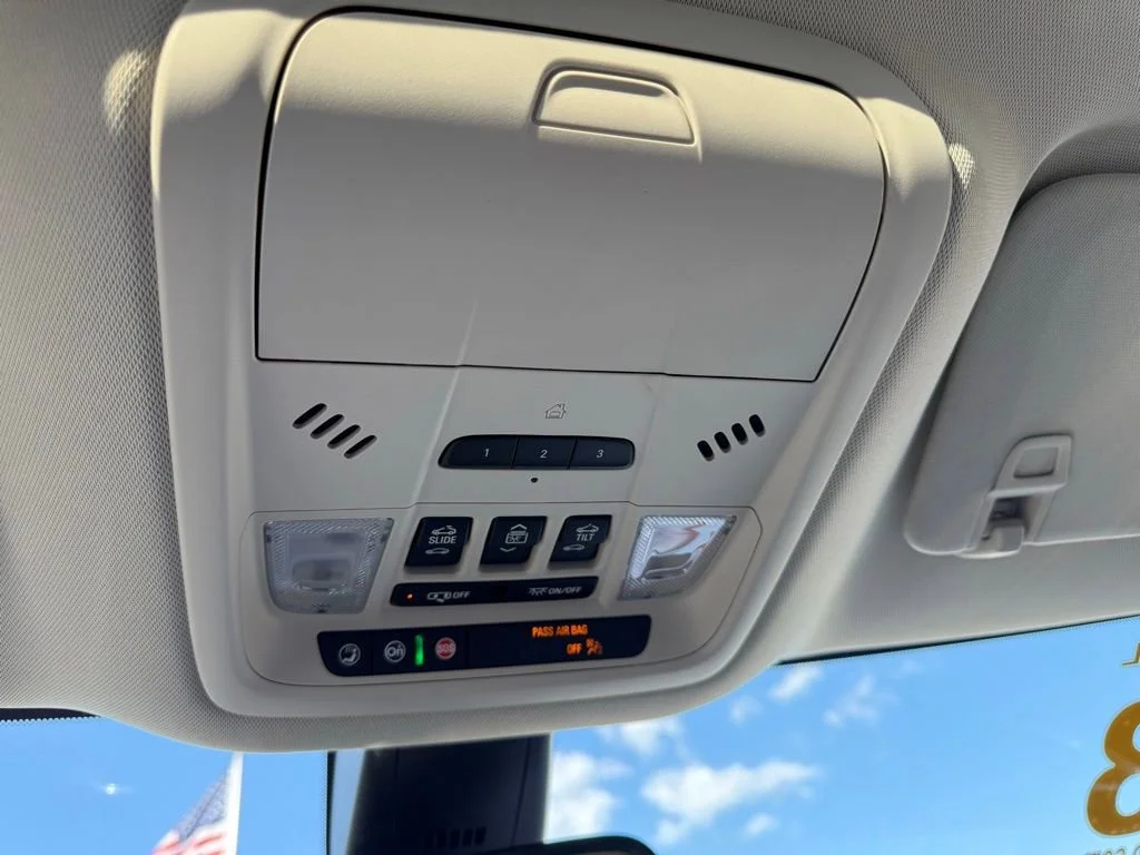 Used 2023 White Frost Tricoat Buick Essence image 19