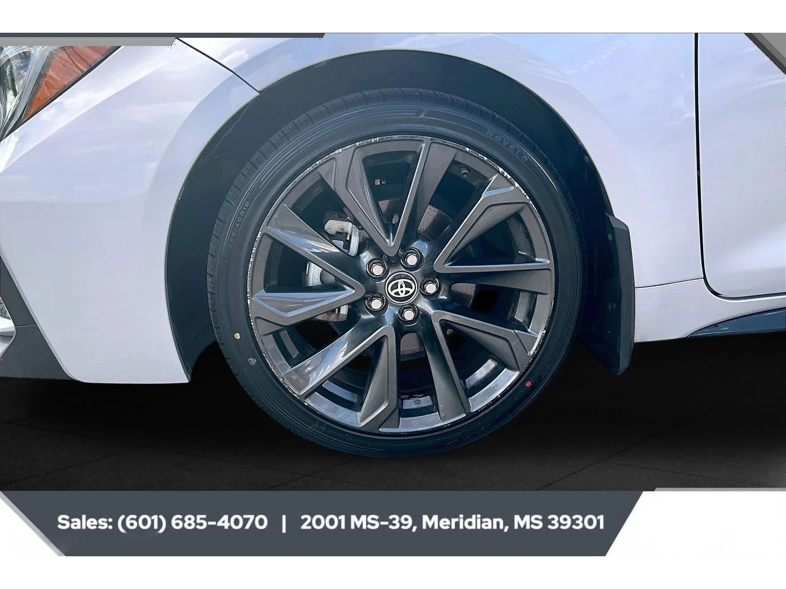 Used 2025 Classic Silver Metallic Toyota SE image 7