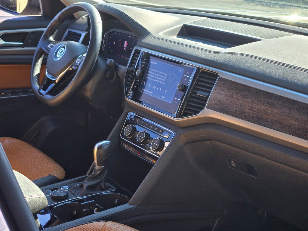 Used 2019 Platinum Gray Metallic Volkswagen SEL Premium image 7