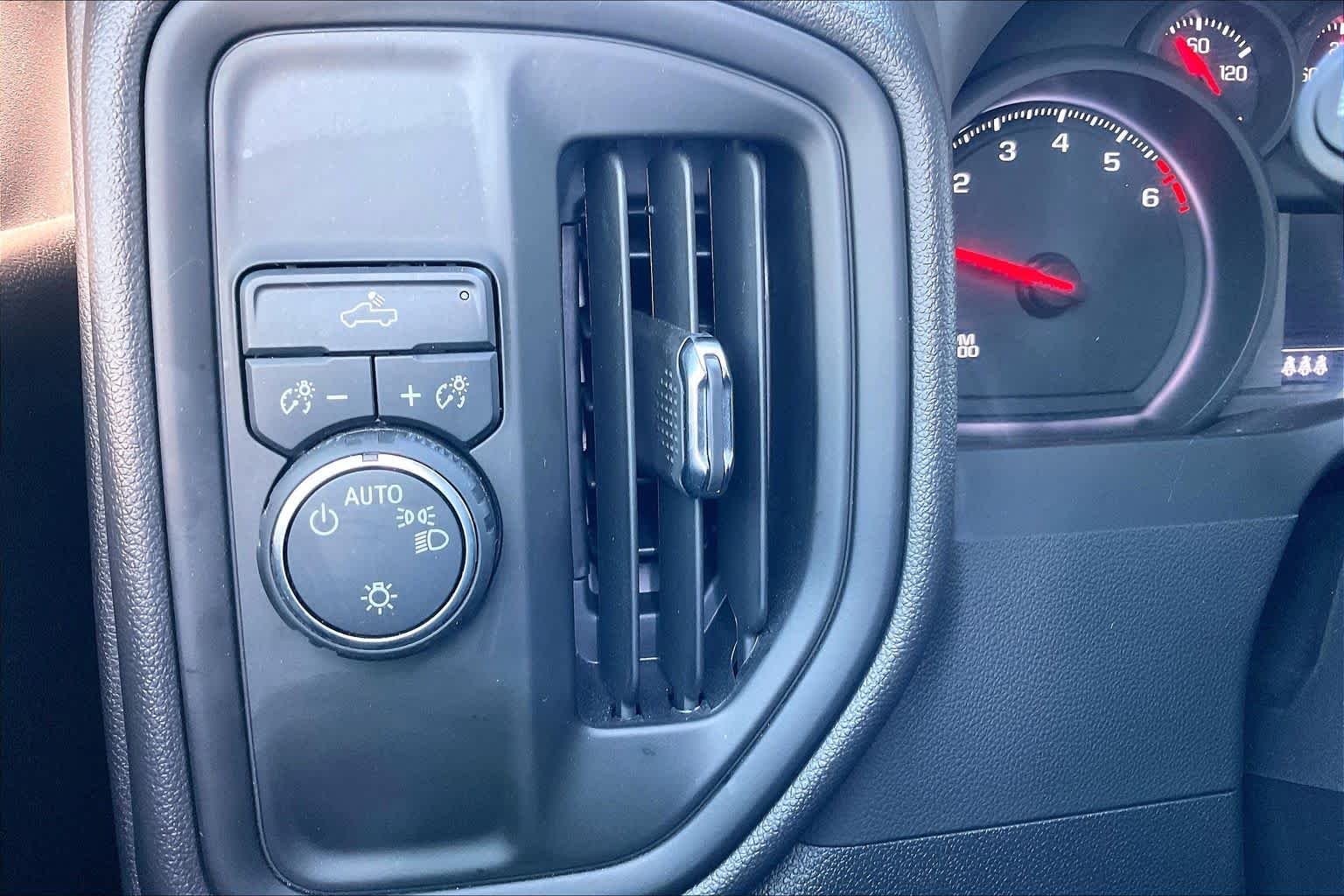 2025 Chevrolet Silverado 1500 Custom - Photo 33
