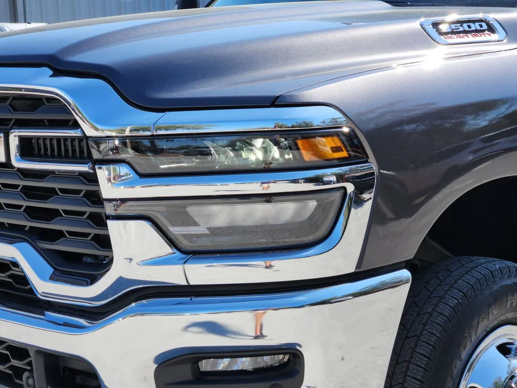 New 2026 Granite Crystal Metallic Clear-Coat Exterior Paint RAM Tradesman image 7