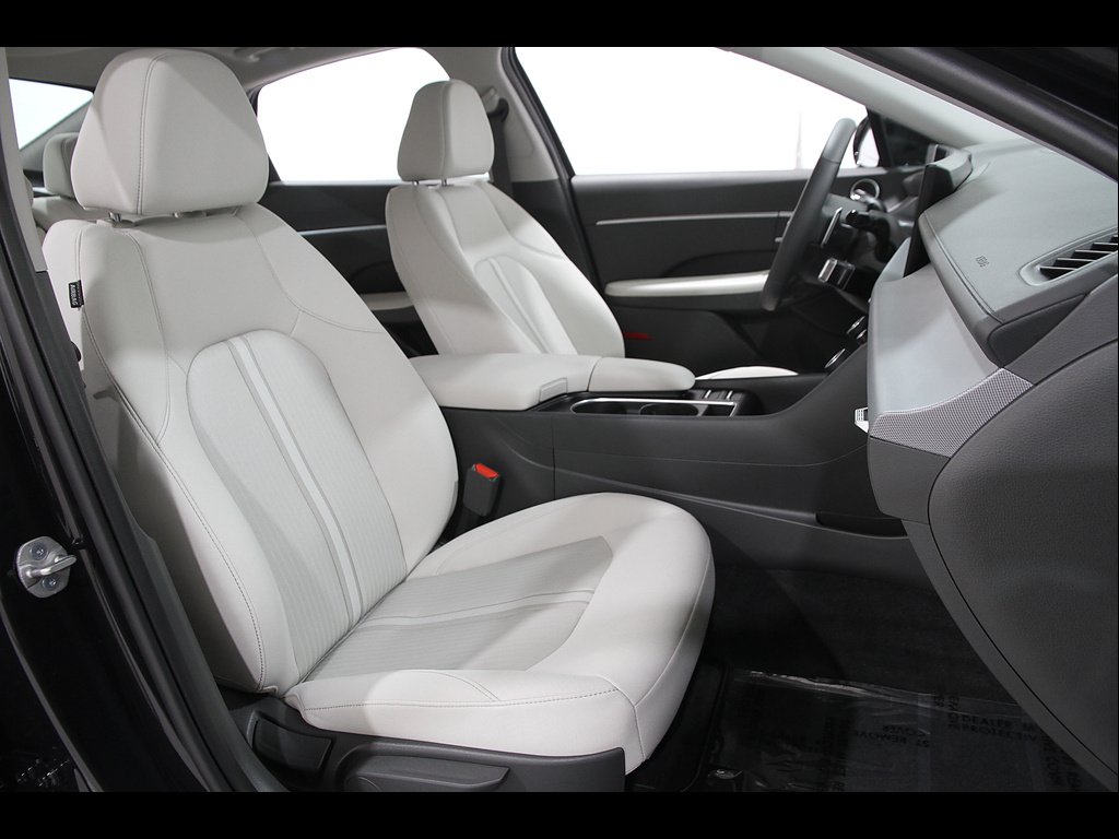 2025 Hyundai Sonata SEL - Photo 16