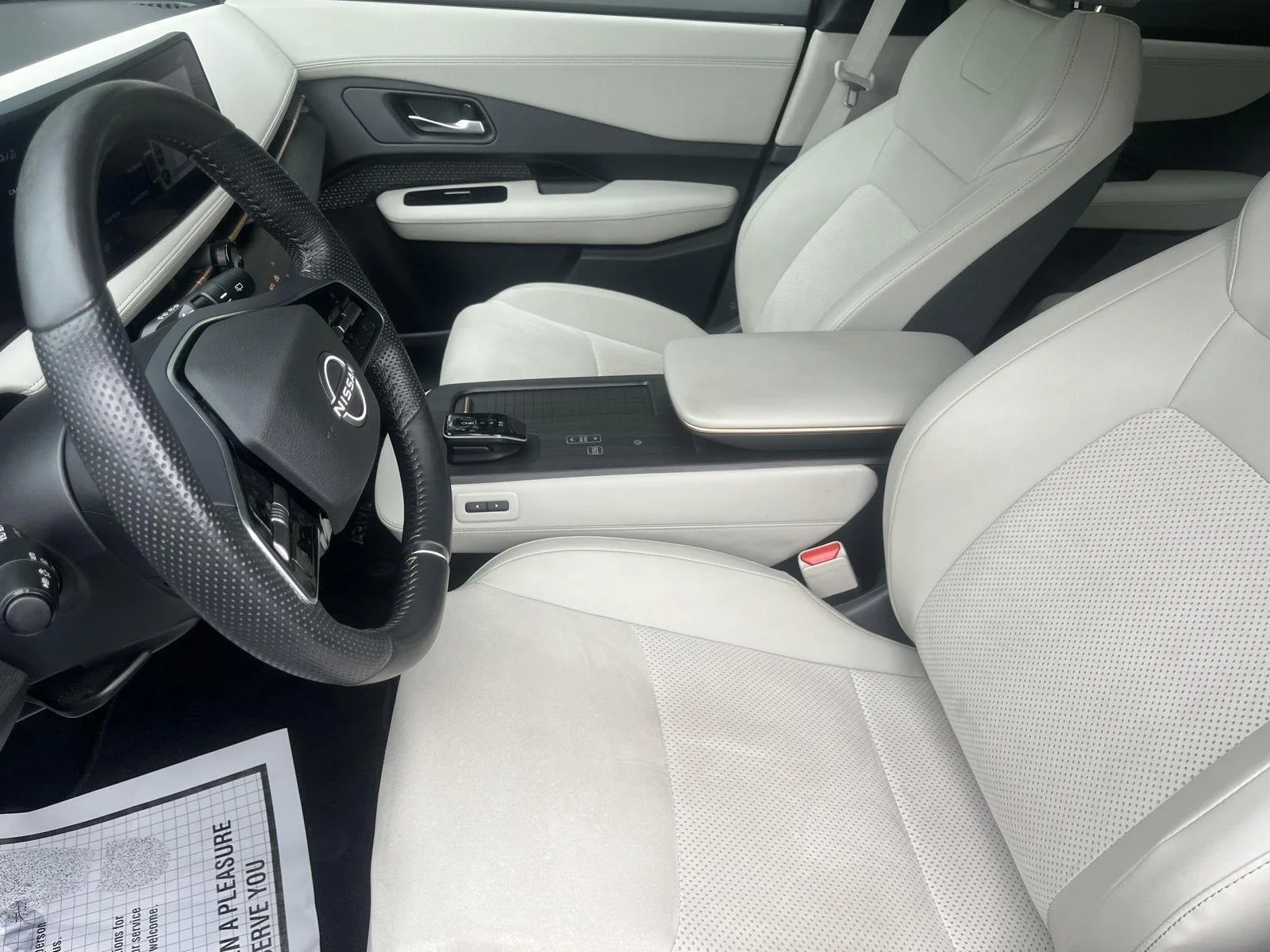 Used 2025 Everest White Pearl Tricoat/Black Diamond Pearl Nissan EVOLVE+ image 21