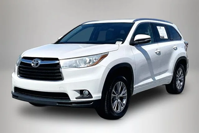 Used 2015 Toyota Highlander XLE with VIN 5TDKKRFH1FS063585 for sale in Florence, AL