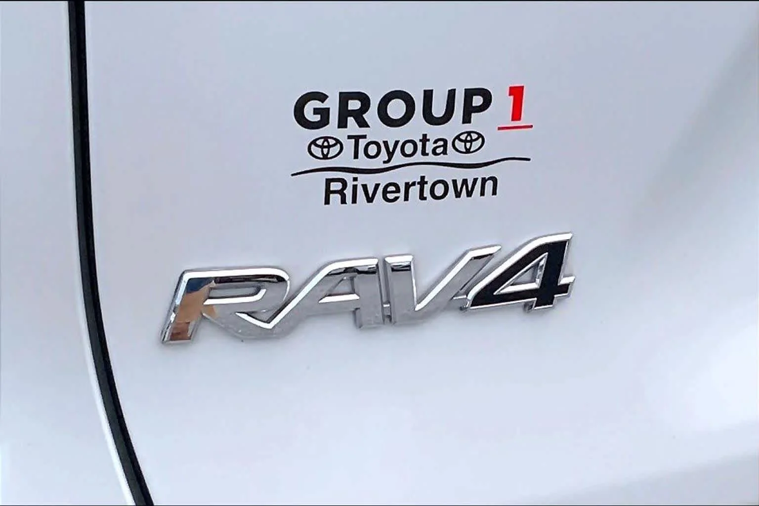 Used 2024 Wind Chill Pearl Toyota XLE Premium image 28