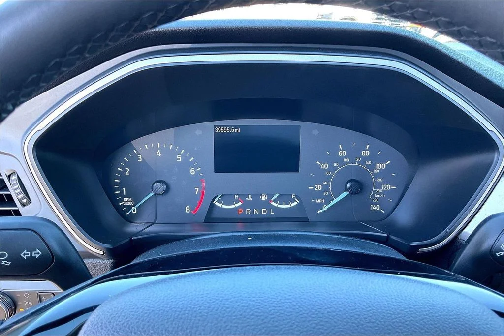 Used 2022 Black Ford SE image 19