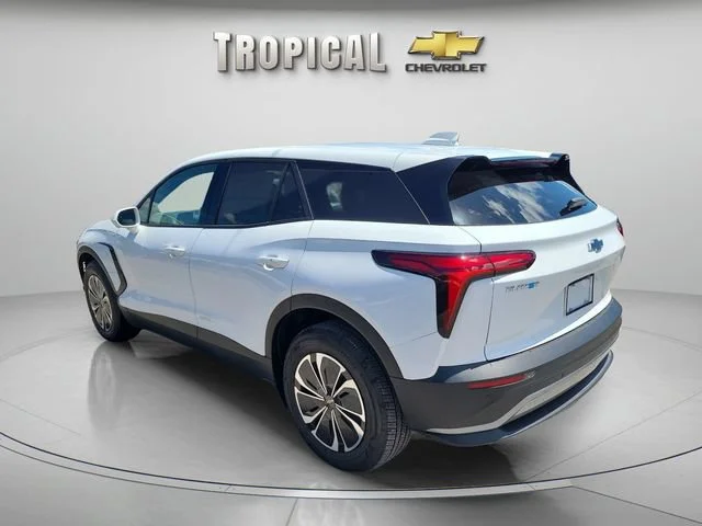New 2025 Summit White Chevrolet LT image 3