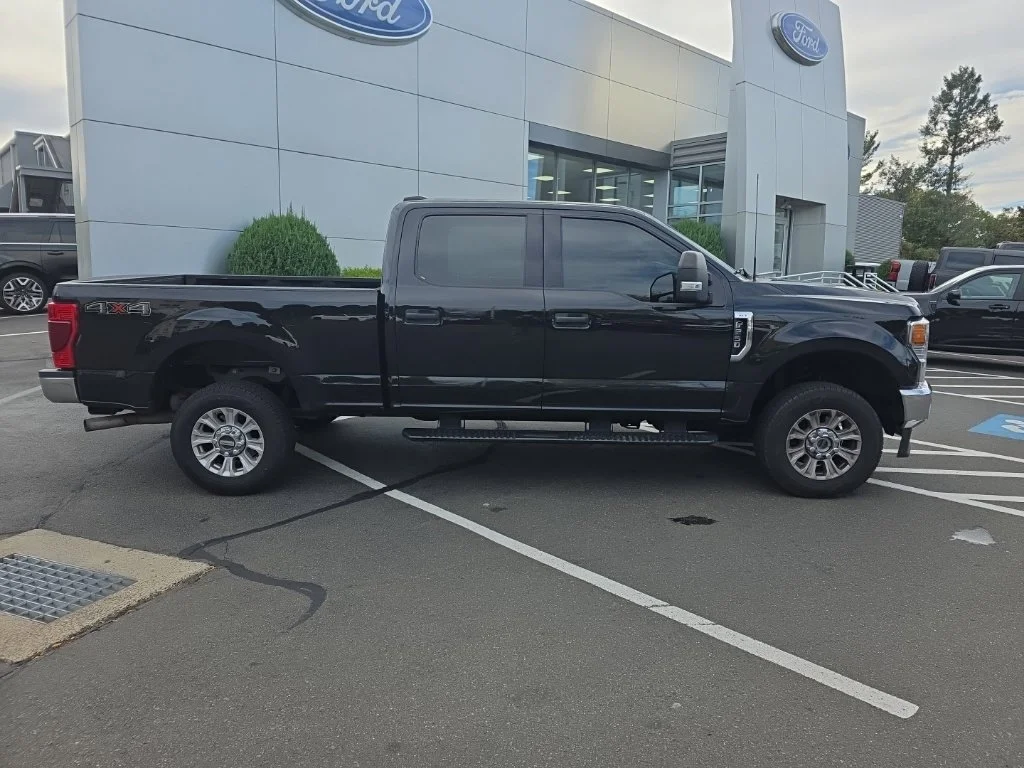 Used 2022 Black Metallic Ford XLT image 2