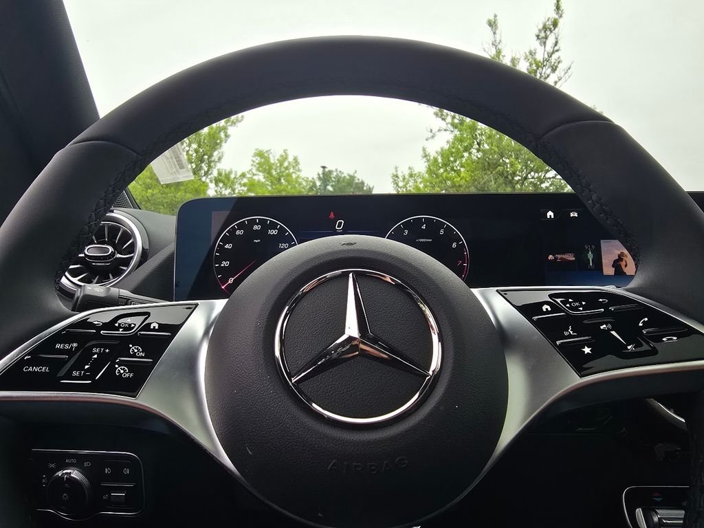New 2026 Mountain Grey Metallic Mercedes-Benz GLA 250 image 27